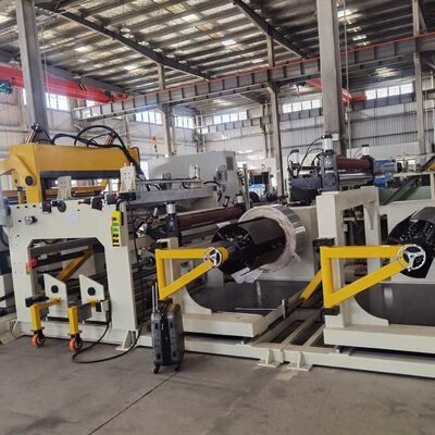 1400mm Folienbreite Transformator Folienwickler mit 22kw Wickelleistung und Kaltschweißen