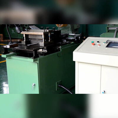 Automatische Kernschneidemaschine mit 120m/min Schnittgeschwindigkeit für 0,23 ~ 0,5mm Siliziumstahlband und SPS-Steuerung