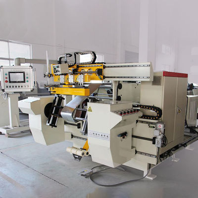Zwei Servobewegungsgefahrene kupferne Folien-Wickelmaschine, die Reaktor-Spule macht
